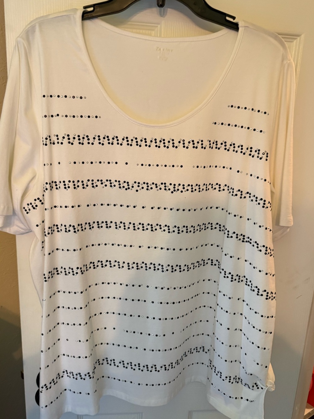 NWOT Tan Jay Women’s White Short-Sleeve Scoop Neck Top with Silver Stripe Detail
